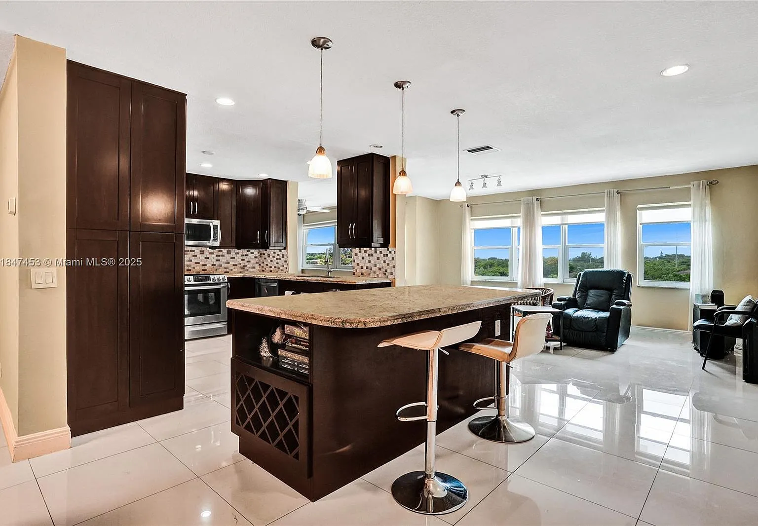 3 bed, 1700 sqft, $2,300 — Photo 1