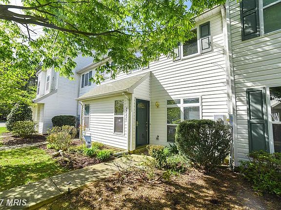 3rd image of 48221 Picketts Harbor Ct