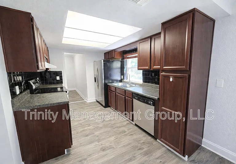 10449 Mayflower Rd — Photo 11
