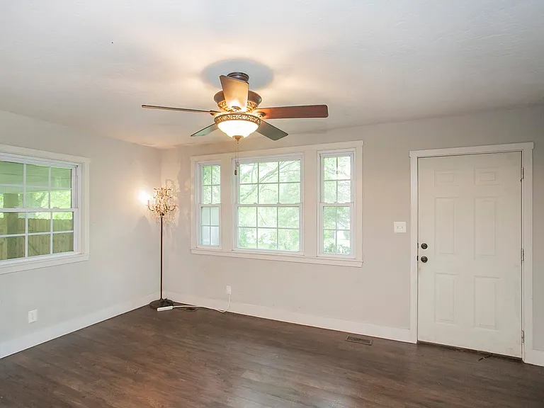 313 Archwood Dr — Photo 8