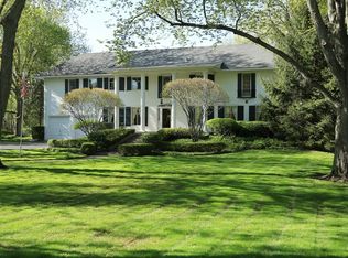 1500 Robin Rd, Bannockburn, IL 60015