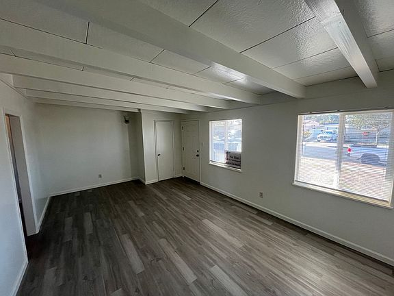 4th image of 813 E Mariposa Way