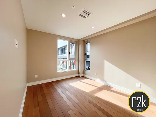 Rented by Realty 2000 Corp | media 9