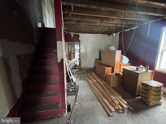 4th image of 409 Flower St
