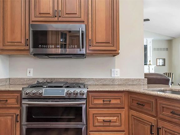 5th image of 161 Bear Creek Dr