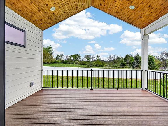 4th image of 215 NW Woodmoor Dr
