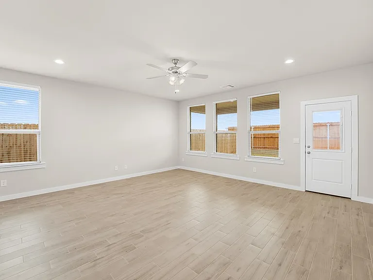 2107 Fortune Dr — Photo 10