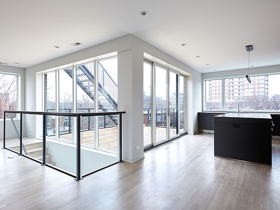 3rd image of 530 W Dickens Ave #401