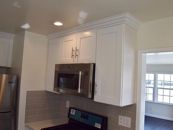 2nd image of 31 E Louise St