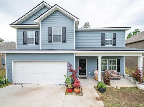81 Wood Hill Dr, Smiths Station, AL 36877