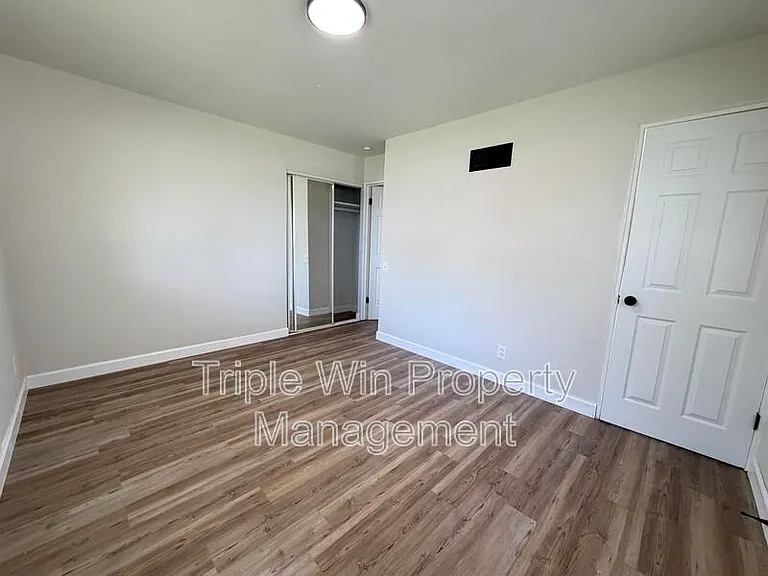 2257 Luxmore Dr — Photo 34