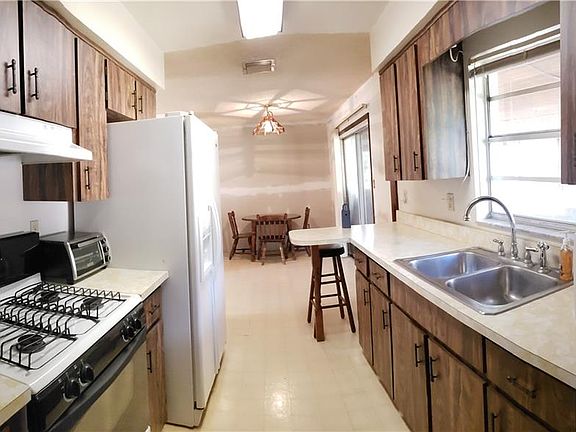 5th image of 355 Saint Lawrence Ave