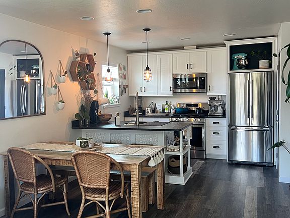 Kitchen & dining
