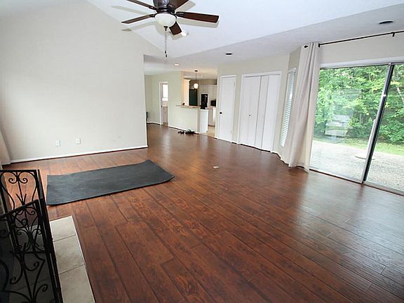 5th image of 2727 Country Club Blvd