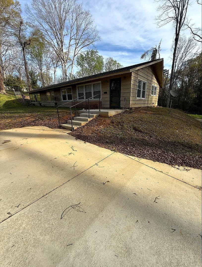 917 Windy Ct. - Apt. B — Photo 1