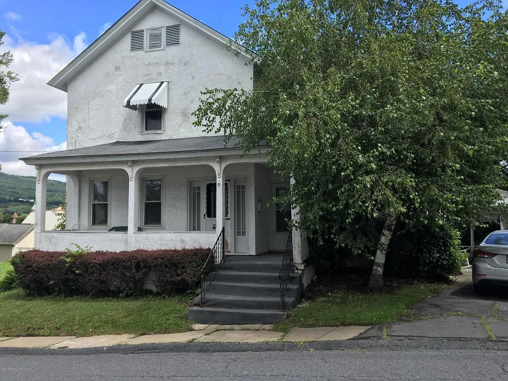 109 Spruce St photo 1