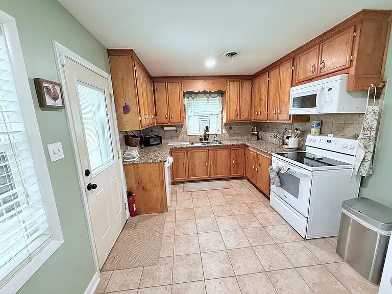924 Stoneykirk Dr — Photo 7
