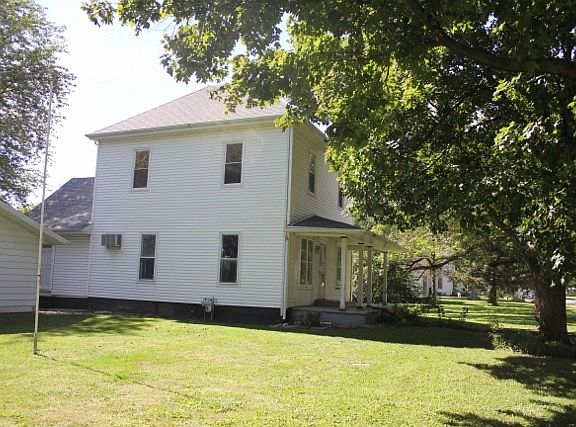 3rd image of 316 E Walnut St