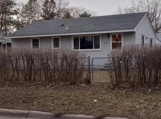 512 Greenway Ave N, Oakdale, MN 55128