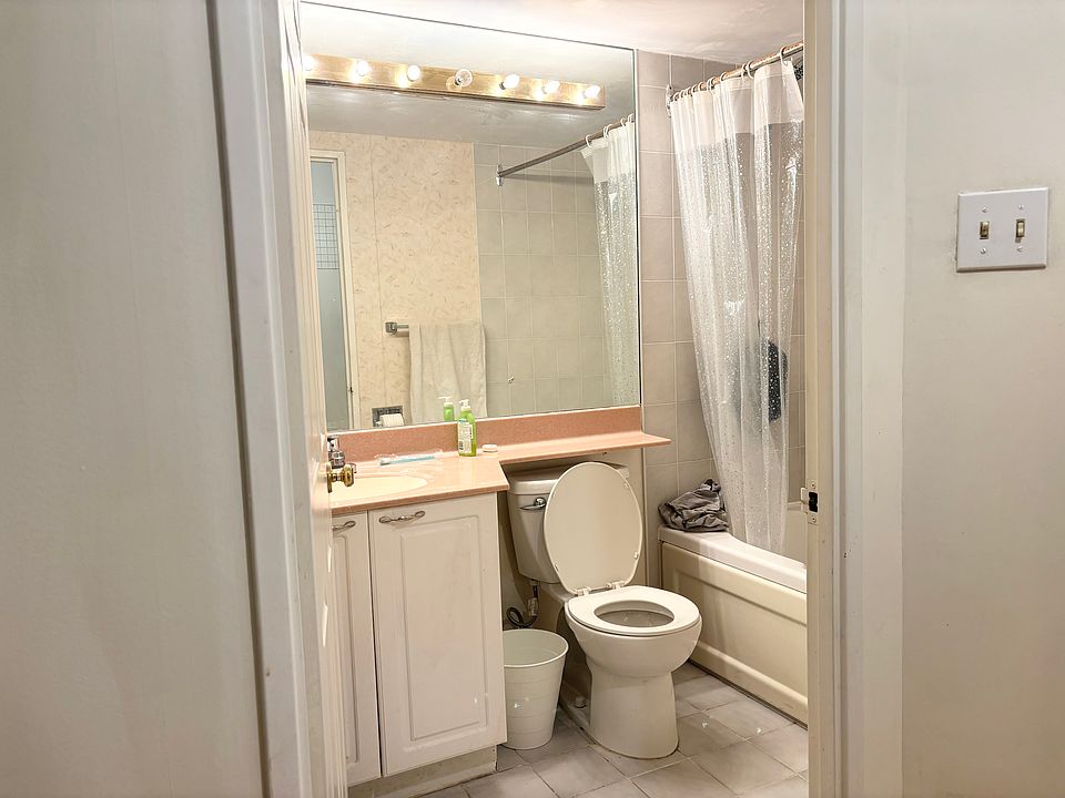 1st image of 55 Elm Dr W #2106