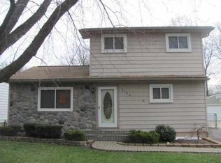 2150 Darnell Dr, Walled Lake, MI 48390