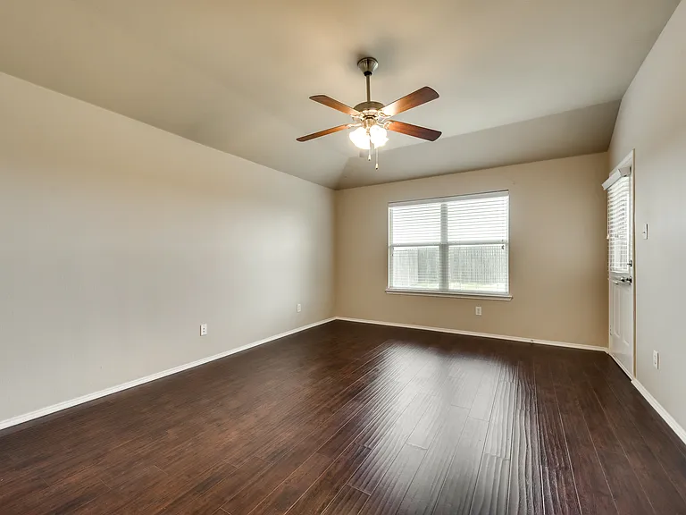 2116 Hartley Dr — Photo 9