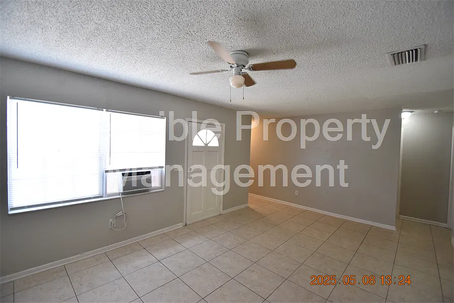 3 bed, 1050 sqft, $1,895 — Photo 2