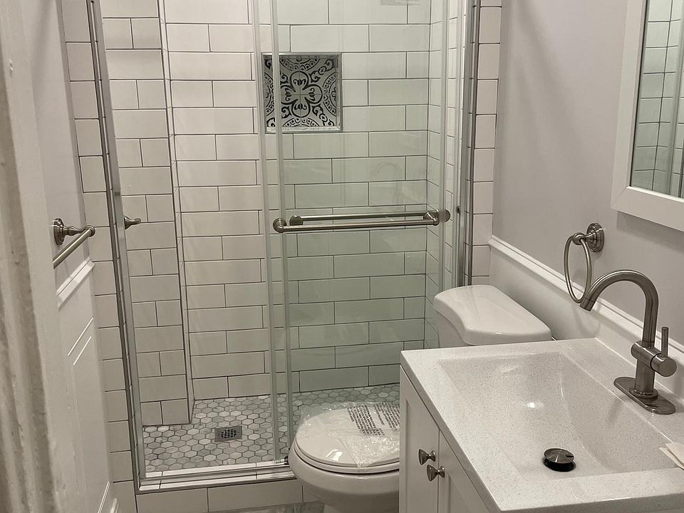 1st image of 15 Richards St Floor 1