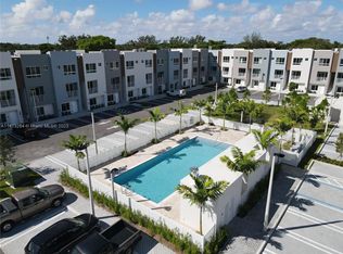 2555 NE 193rd St, Miami, FL 33180