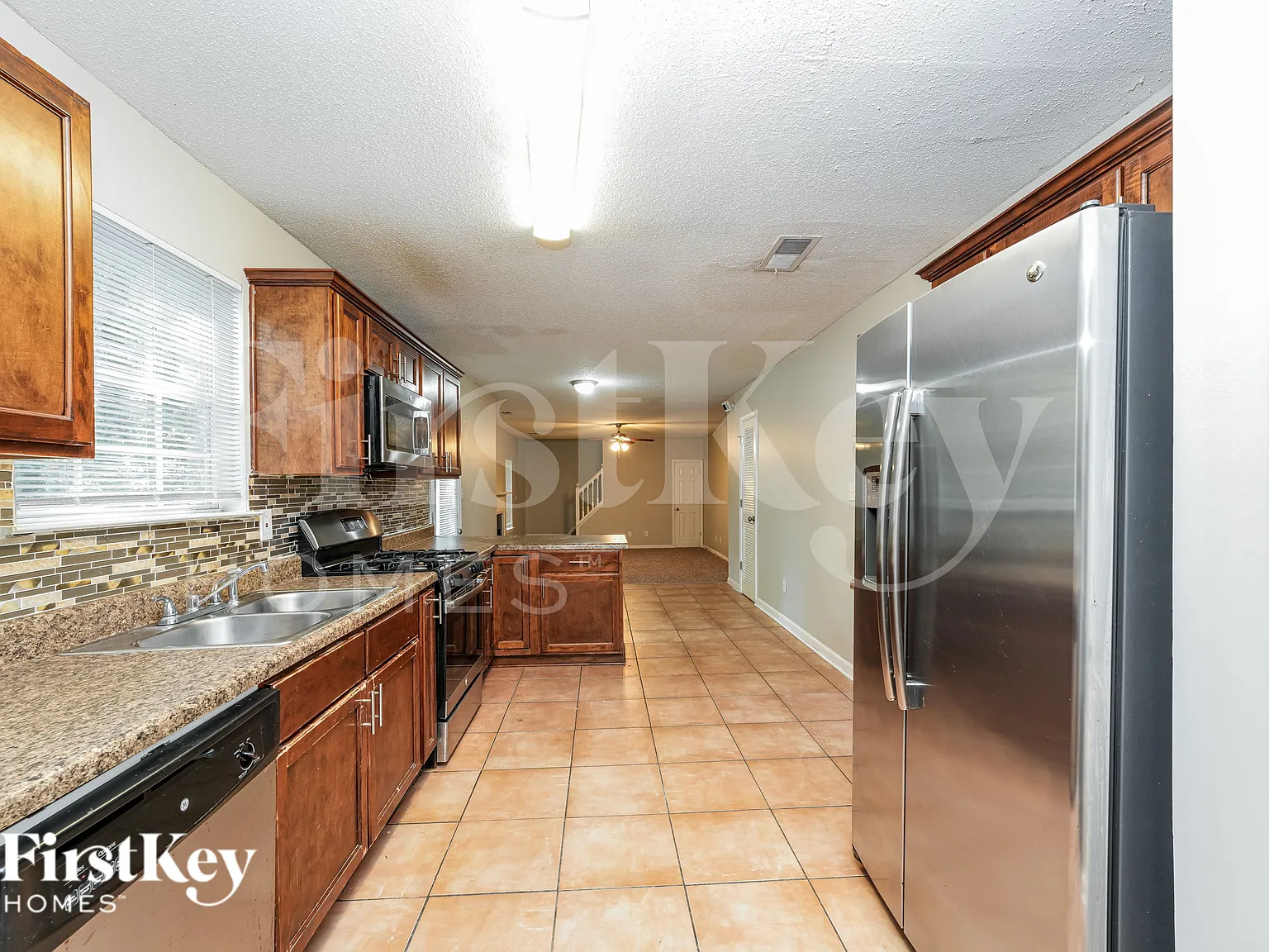 5 bed, 3.0 bath, 3254 sqft, $2,300 — Photo 4