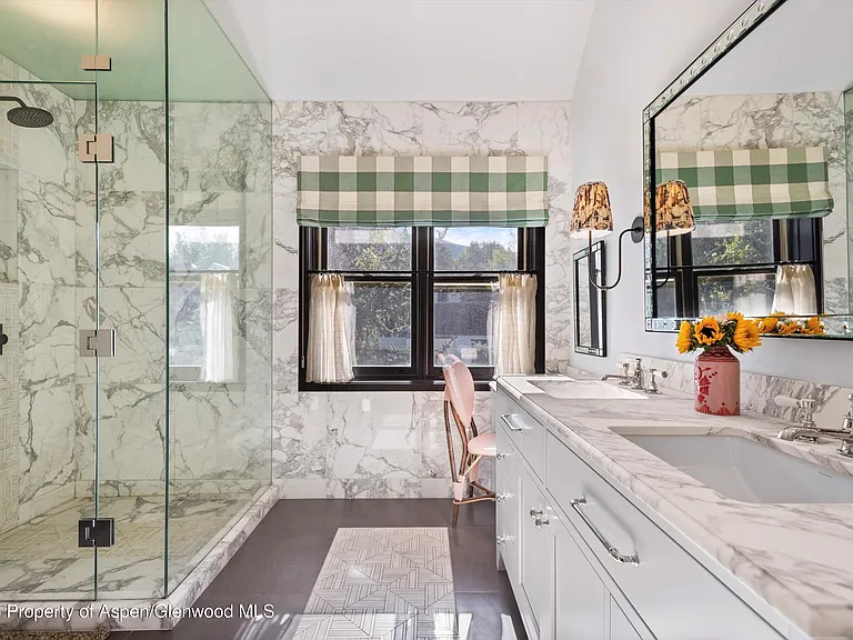 105 E Bleeker St — Photo 16