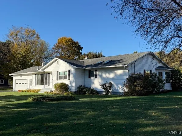 3727 Lyncort Dr, Cortland, NY 13045