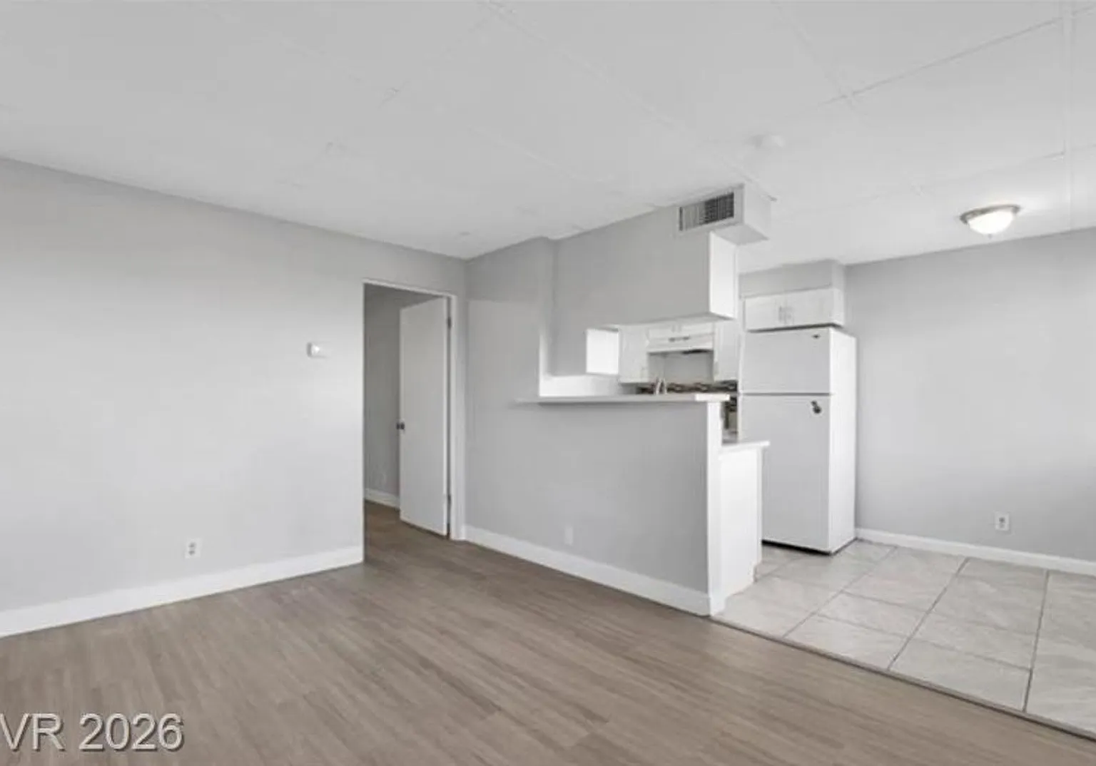 1 BD/1 BA Refreshed Apt — Photo 4