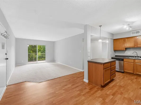 1445 Willow Brook Cv APT 9, Saint Louis, MO 63146