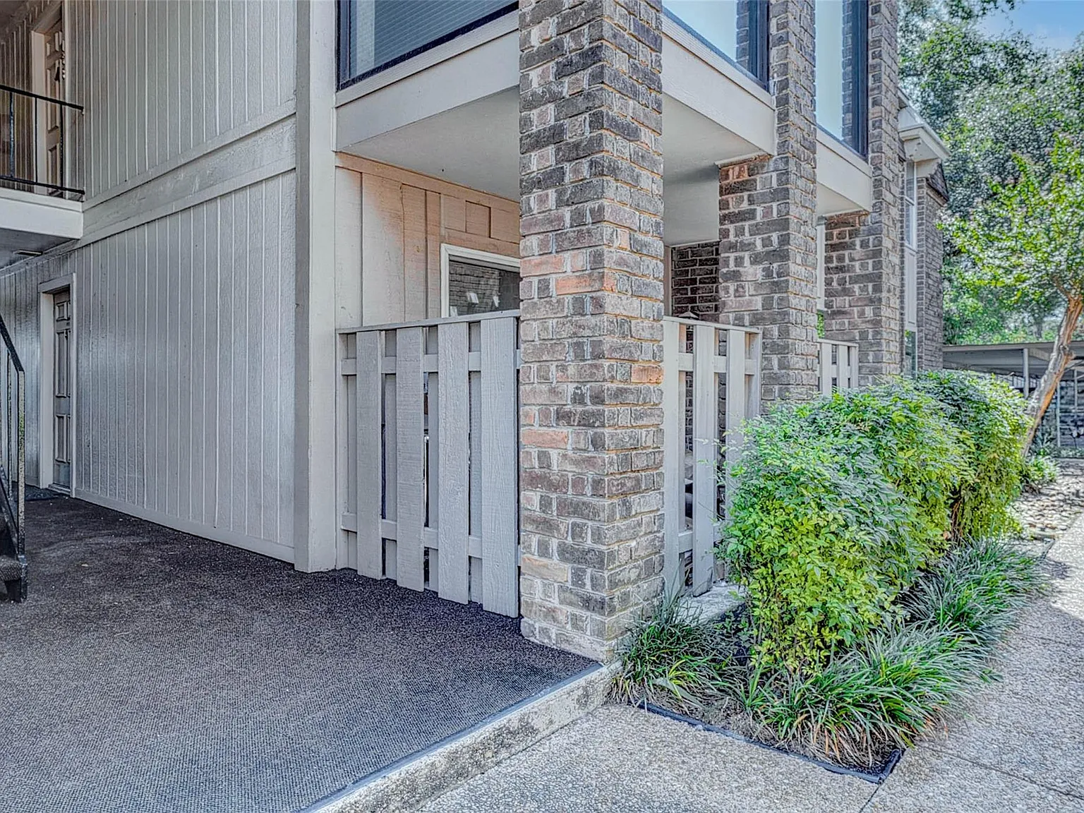 2 bed, 2.0 bath, 1163 sqft, $1,900 — Photo 4