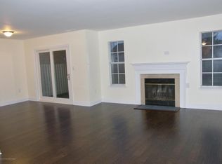 43 S Pointe Cir, Tinton Falls, NJ