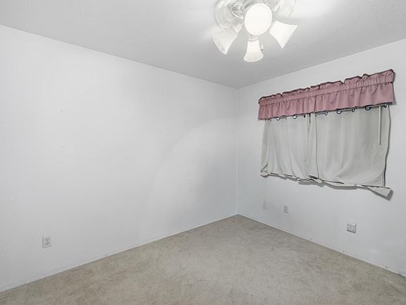 4th image of 2582 Sandell Ave