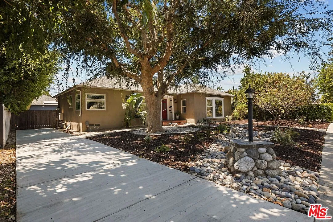4 bed, 3.0 bath, 2102 sqft, $7,000 — Photo 2