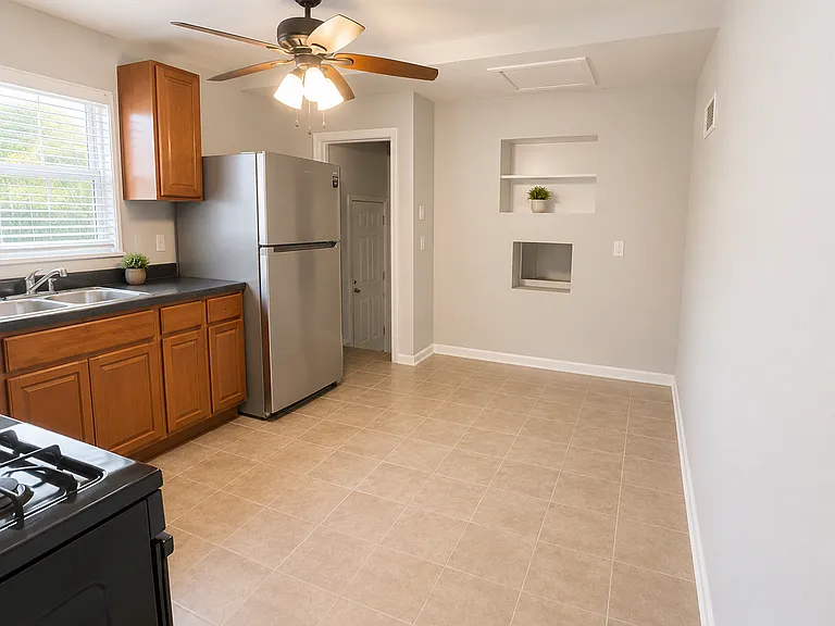 10404 Earl Dr — Photo 5