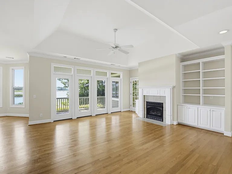 371 Cottage Farm Dr — Photo 4