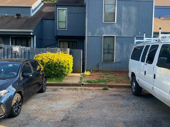 1051 Mariners Ct, Stone Mountain, GA 30083