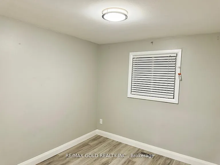 156 Mooregate Cres — Photo 20