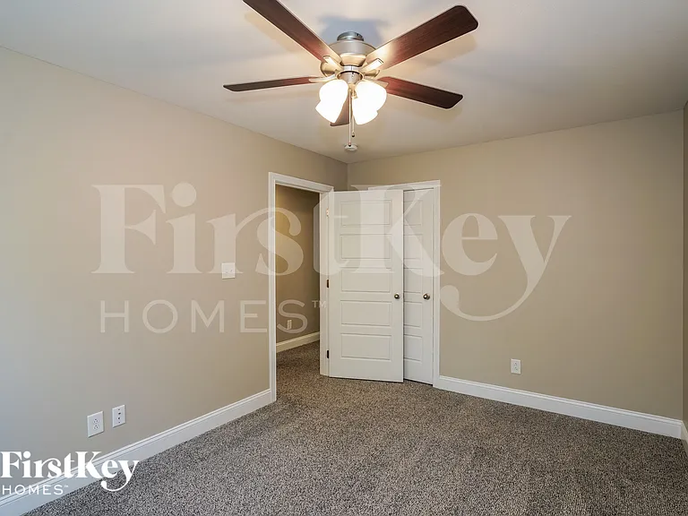 1086 Whitney Dr — Photo 13
