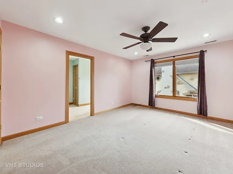 17W234 Massel Ct — Photo 22