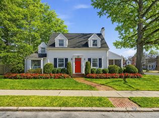 121 Knollwood Road, Rockville Centre, NY 11570