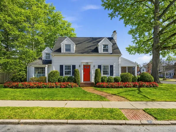 121 Knollwood Road, Rockville Centre, NY 11570