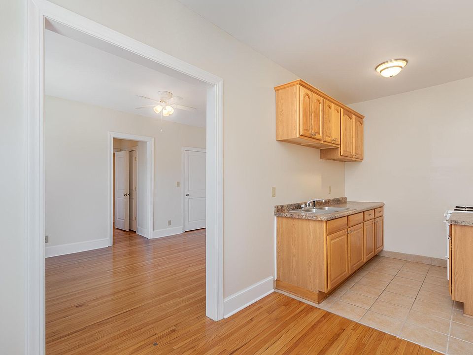 1st image of 145 Chatsworth St S APT 203