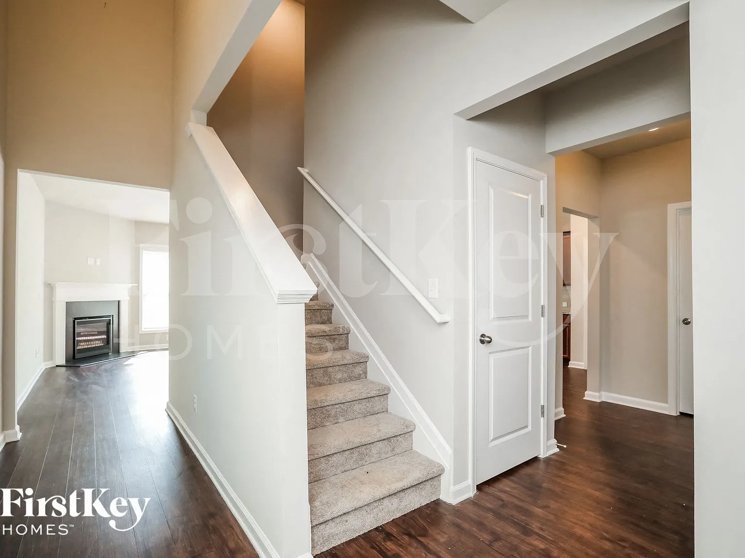 4 bed, 3.5 bath, 1827 sqft, $2,405 — Photo 2