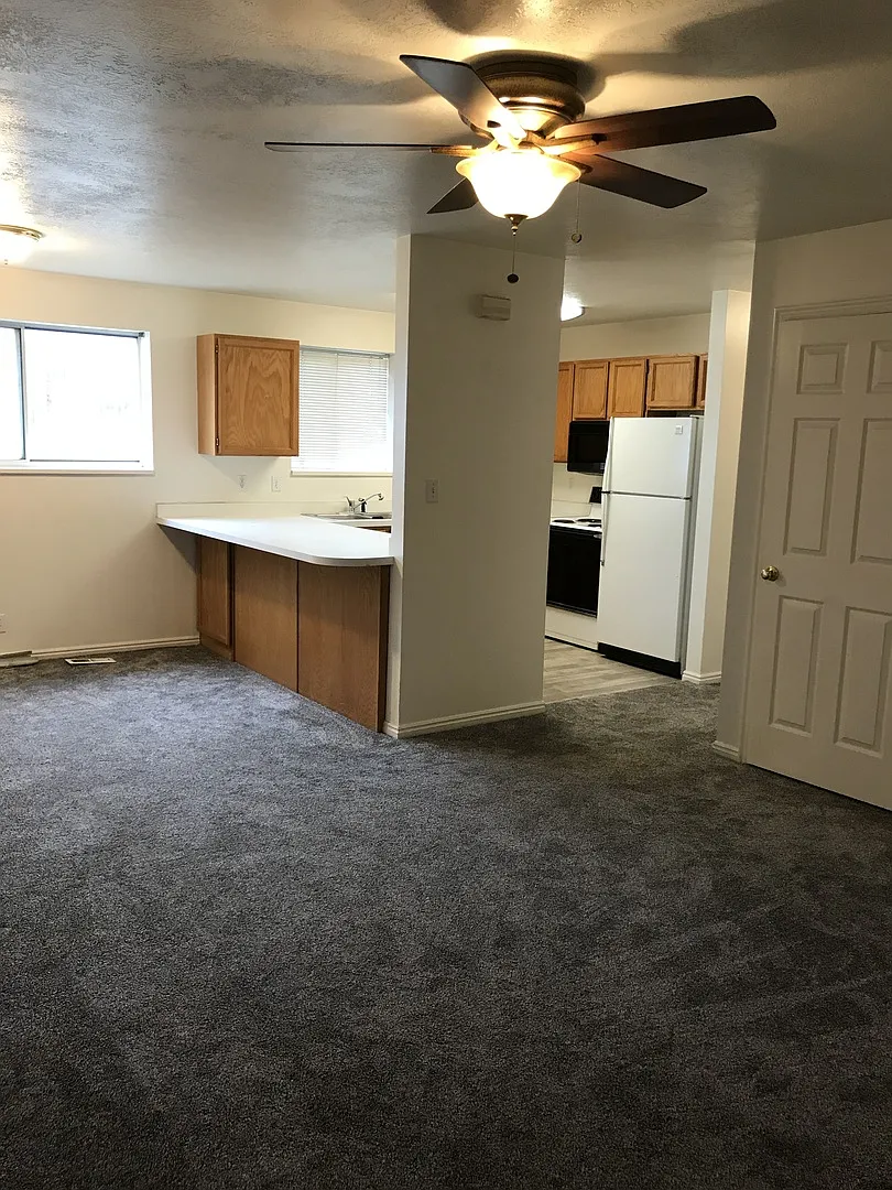 Holdaway — Photo 2