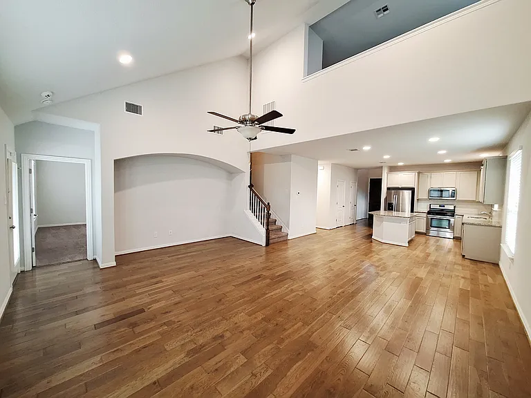 5900 Bucine Cv — Photo 9